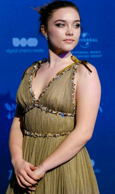 Florence Pugh adult model image