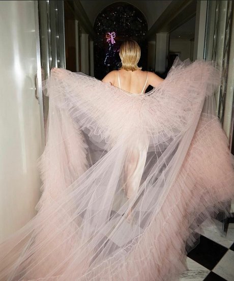 Florence Pugh model erotic pictures