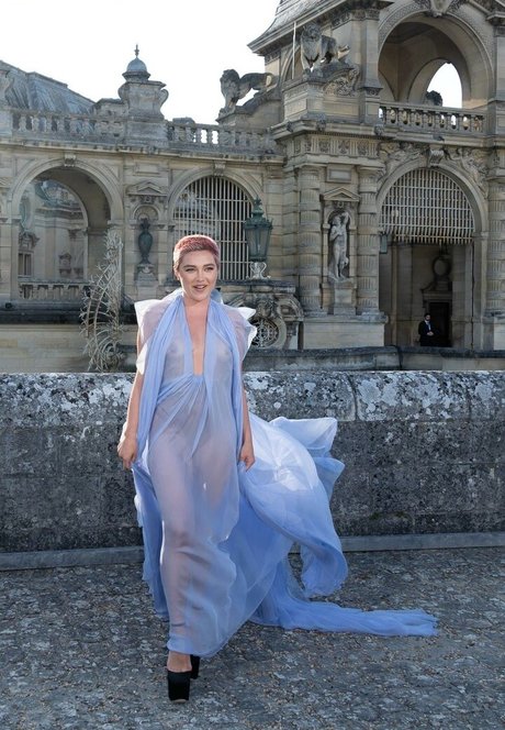 Florence Pugh beautiful model pic