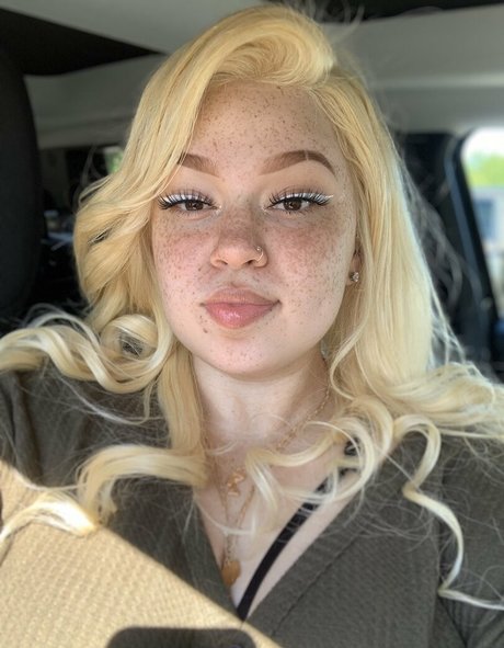 AHintOfRed top actress photo