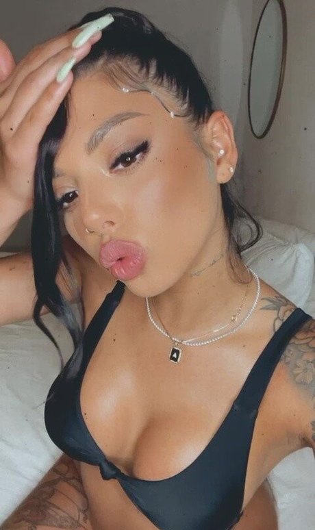 Gina Valentina exclusive star picture