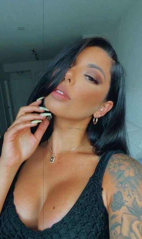 hairy legs onlyfans exclusive picture