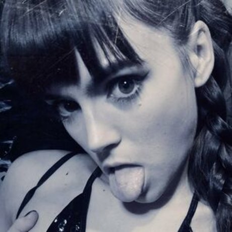 leahray x pretty model img