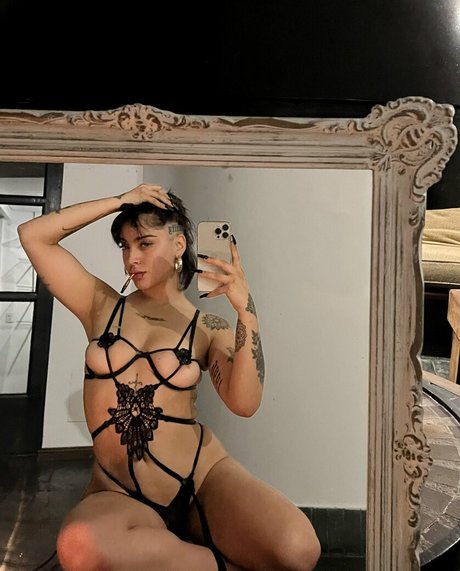 Belenegri model hot photo