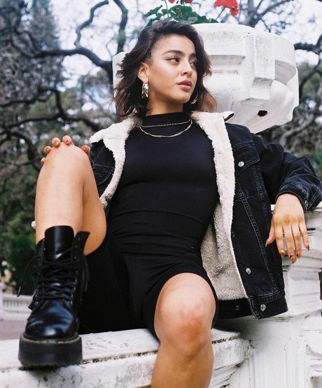 Belenegri model sexy pics