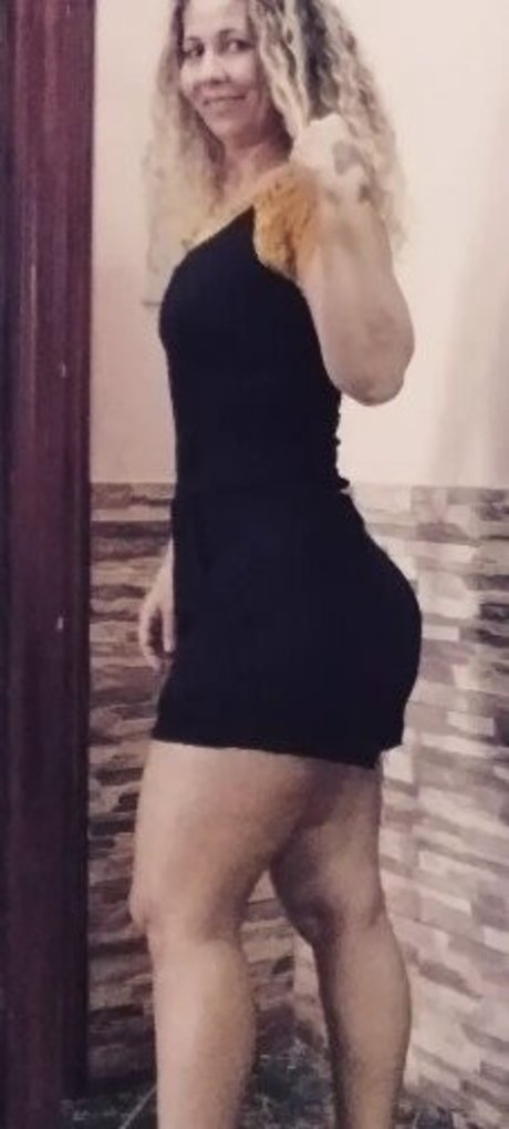 Soninha Coroa model beautiful galleries