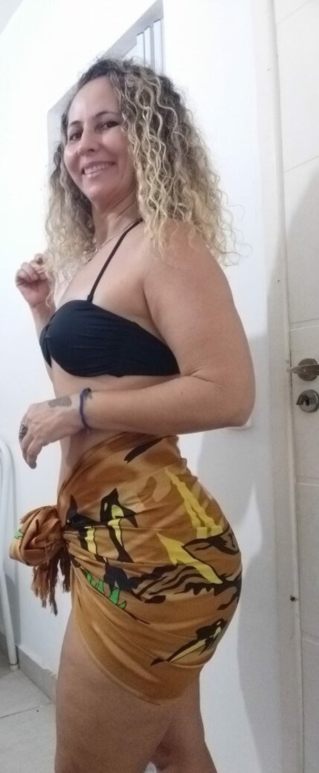 Soninha Coroa model hd images