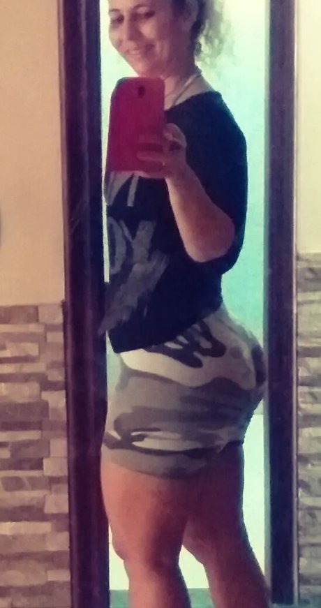 Soninha Coroa model pretty photo