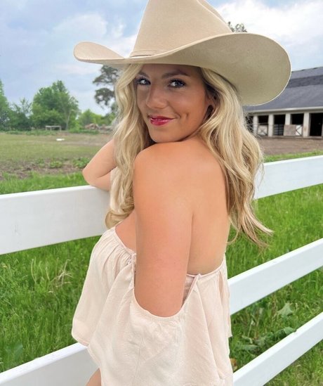 Annie Agar star free gallery