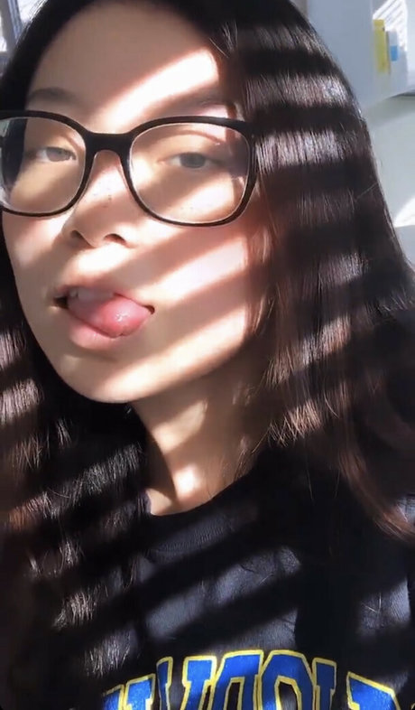 Fruitypoppin model porn pictures