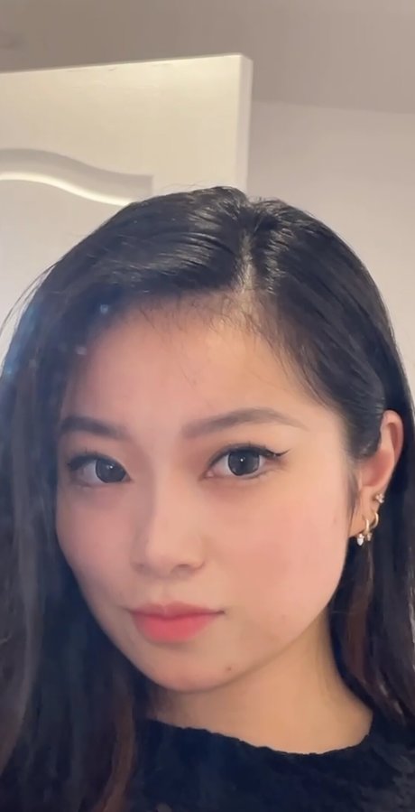 Fruitypoppin nude model img