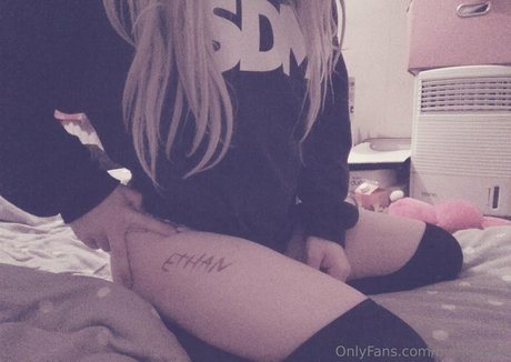 unknown onlyfans pornographic picture