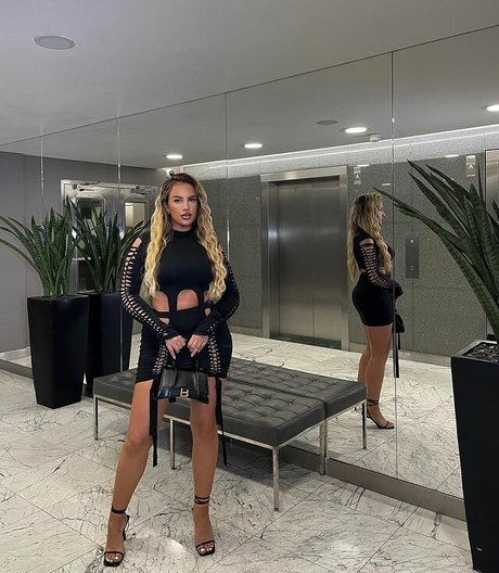 LAURA GOLD perfect star image