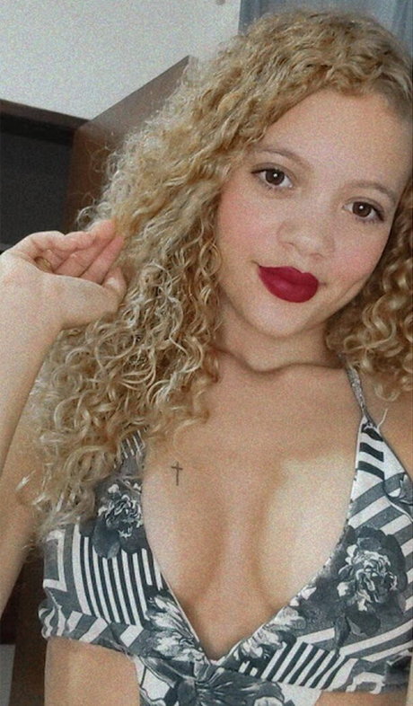 Yasmin Alves pretty star photo