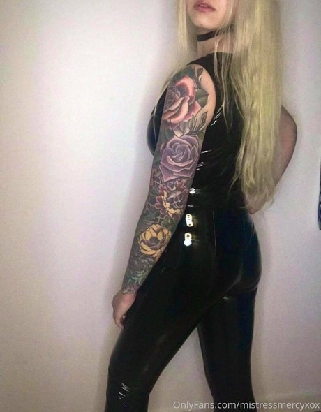 skinny white girl onlyfans hot nude photo