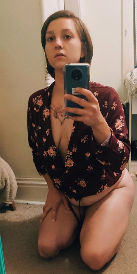 Olivia Woods adult model image