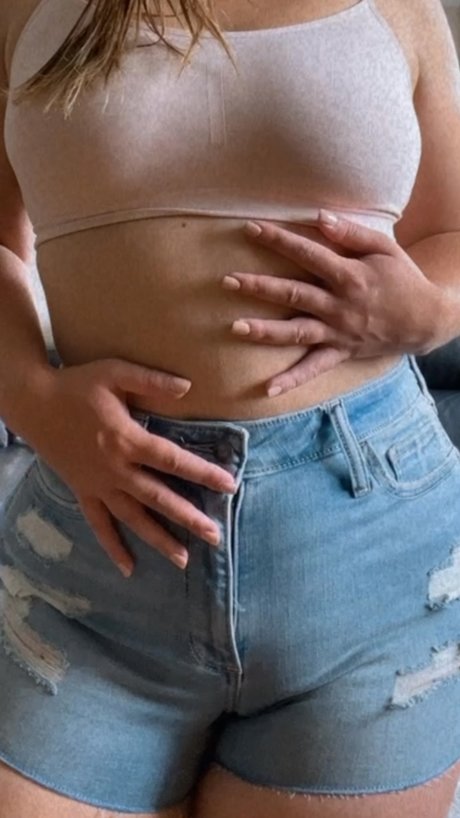 Olivia Lou star exclusive photo