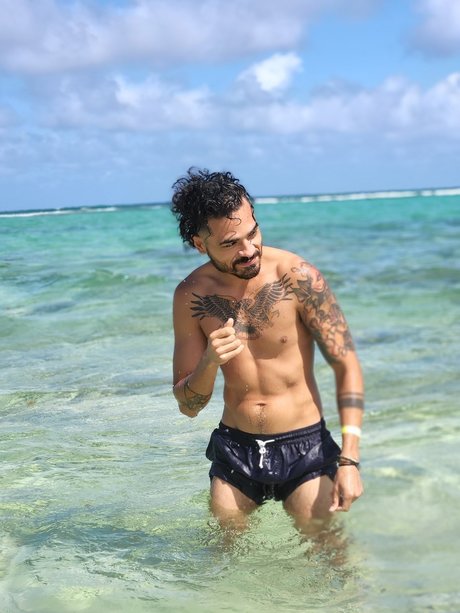 Aar n sexy star photos