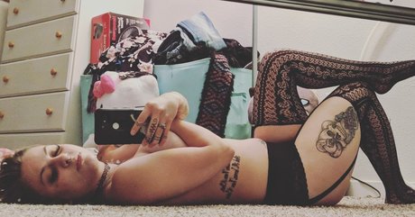 Nova Skye hot model pics