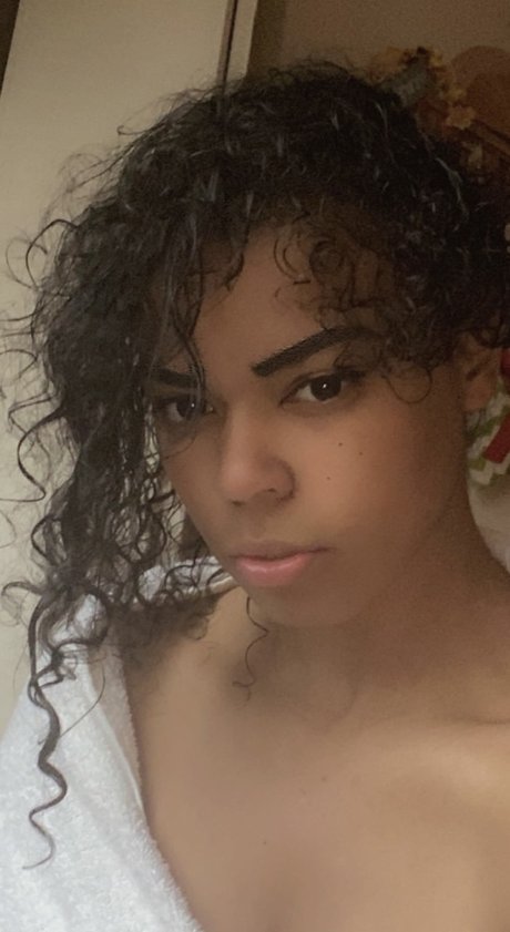 Nolani Mami model erotic pics