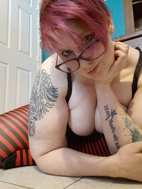 Penguincookie nude model photos