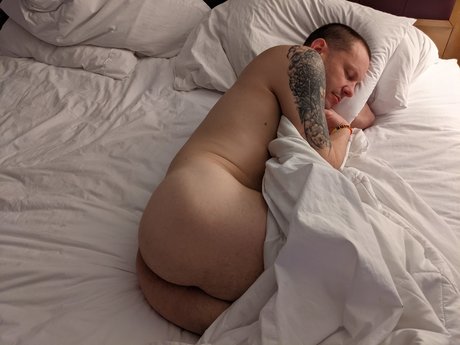 Patrick6c4 naked model pic