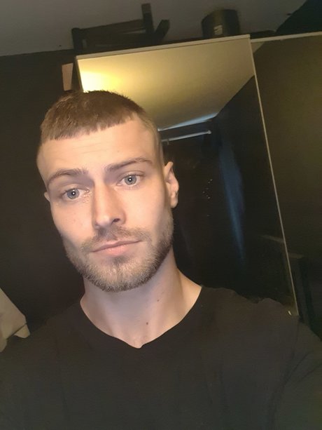 D scim erotic actress photo