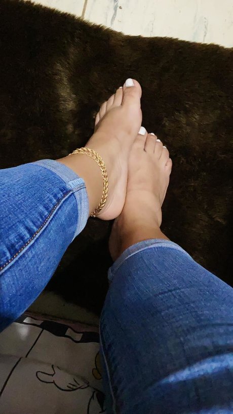 cute feets star image