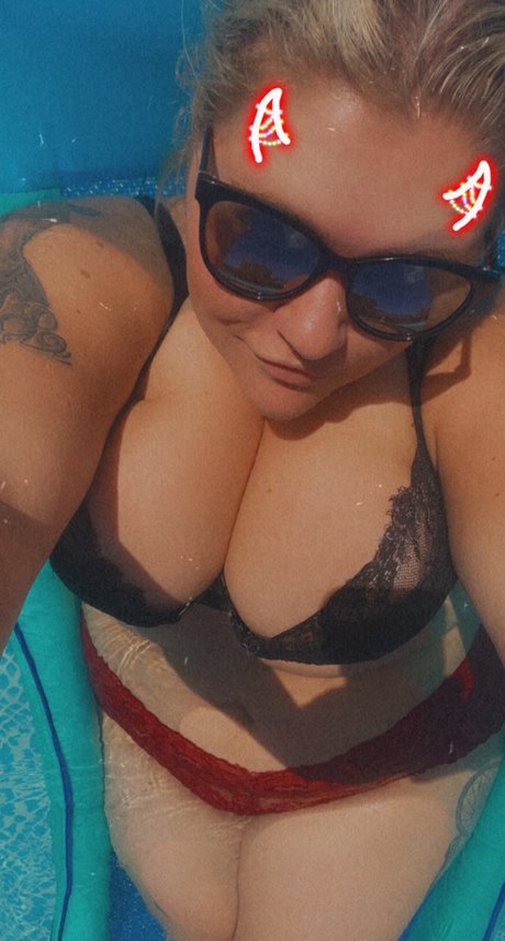 PoppyR97 model naked image