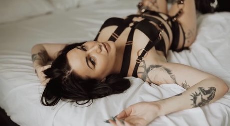 PoppyBanxx model art pictures