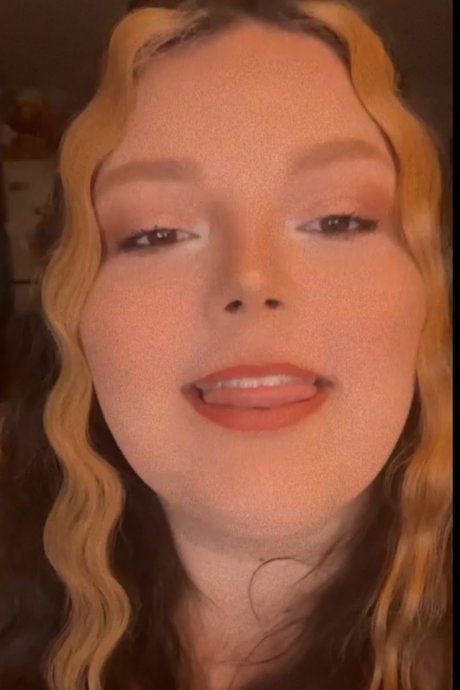 Emz_ erotic actress photos