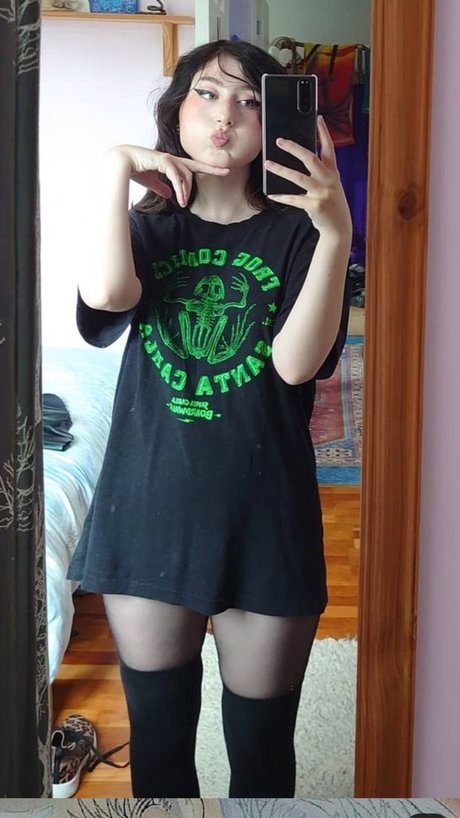 Pixie Lix model high quality images