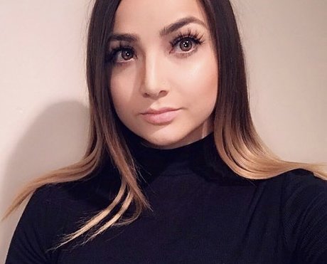 Raebella star art gallery