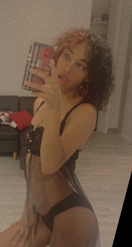 Raevyn Olivia exclusive pornstar img