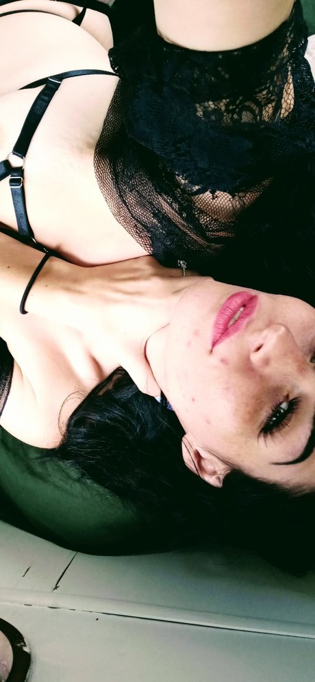 Qu N R_ adult actress img