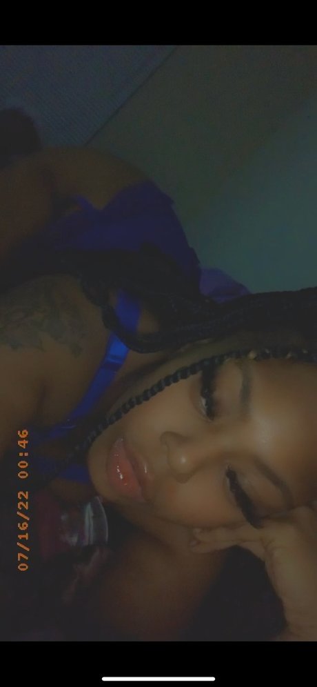 QueenieKatt beautiful model pics