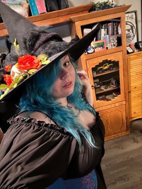 QueenBeeStingz model perfect gallery