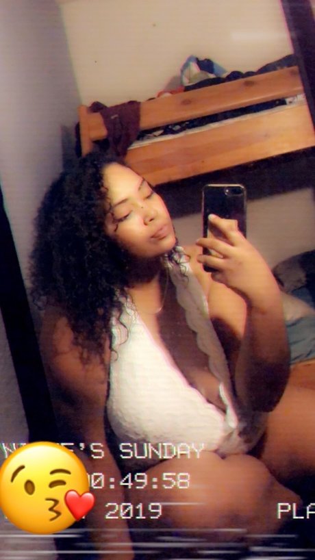 DeeBabyyy model art photos