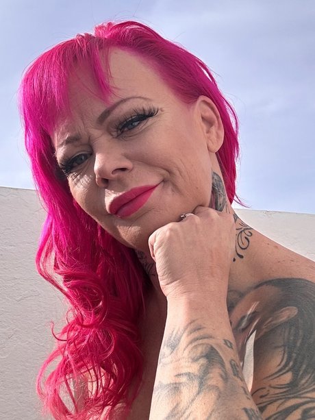 Loving Queen hot pornstar pics