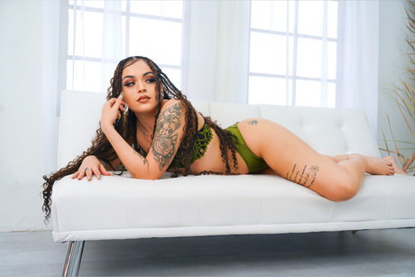 prettylillpotheadd model beautiful gallery