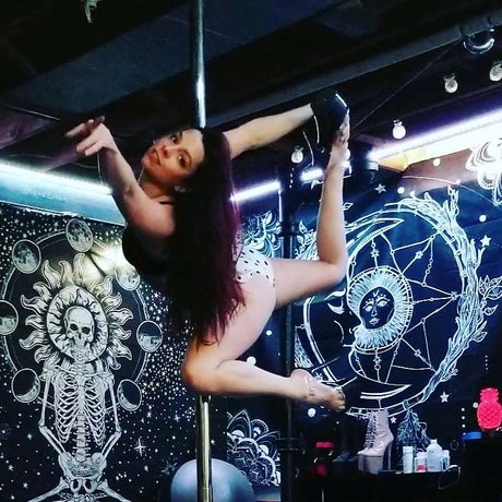 Pineapple Pole pornstar pictures