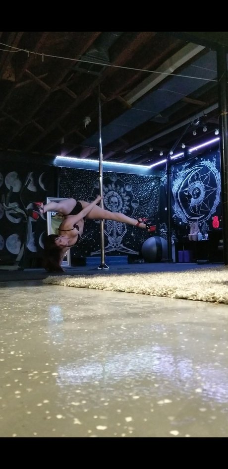 Pineapple Pole sex actress images