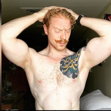 Redhotmajor naked pornstar gallery