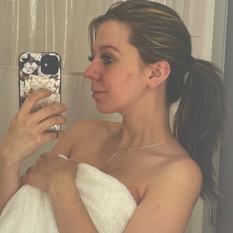 Remedy star nude img