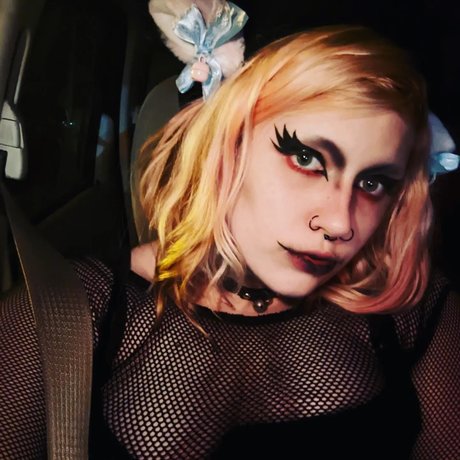 Ray of Cum model top gallery