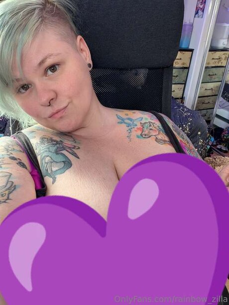 Rainbow Zilla pornstar naked pic