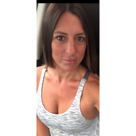 April Marie exclusive star image