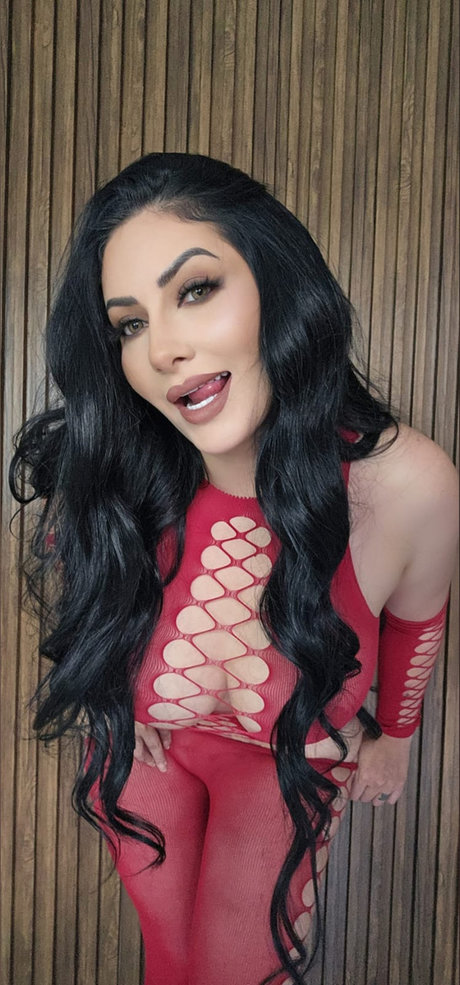 Ariana Herchi exclusive model archive