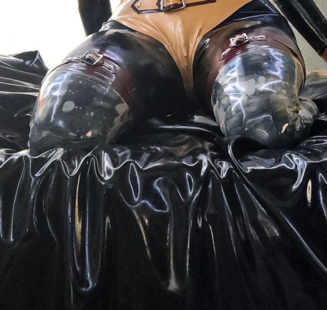 Ariana cat42 star nudes img