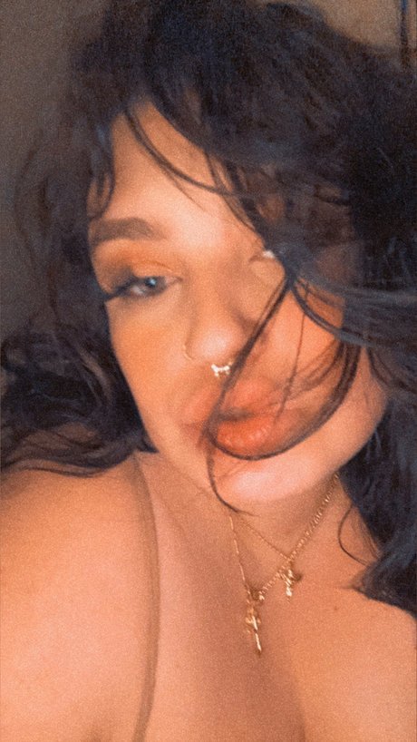 that fat azz btch model beautiful pictures